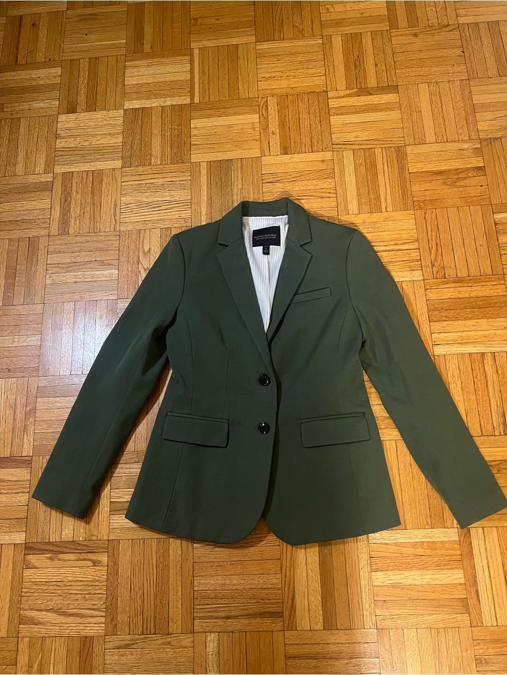 Color of Fall Season Olive Green Banana Republic Tailored Blazer size 2